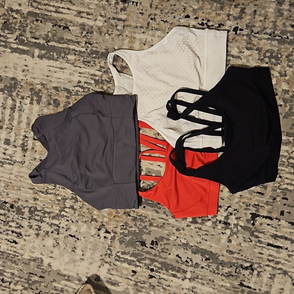Lululemon sports bra